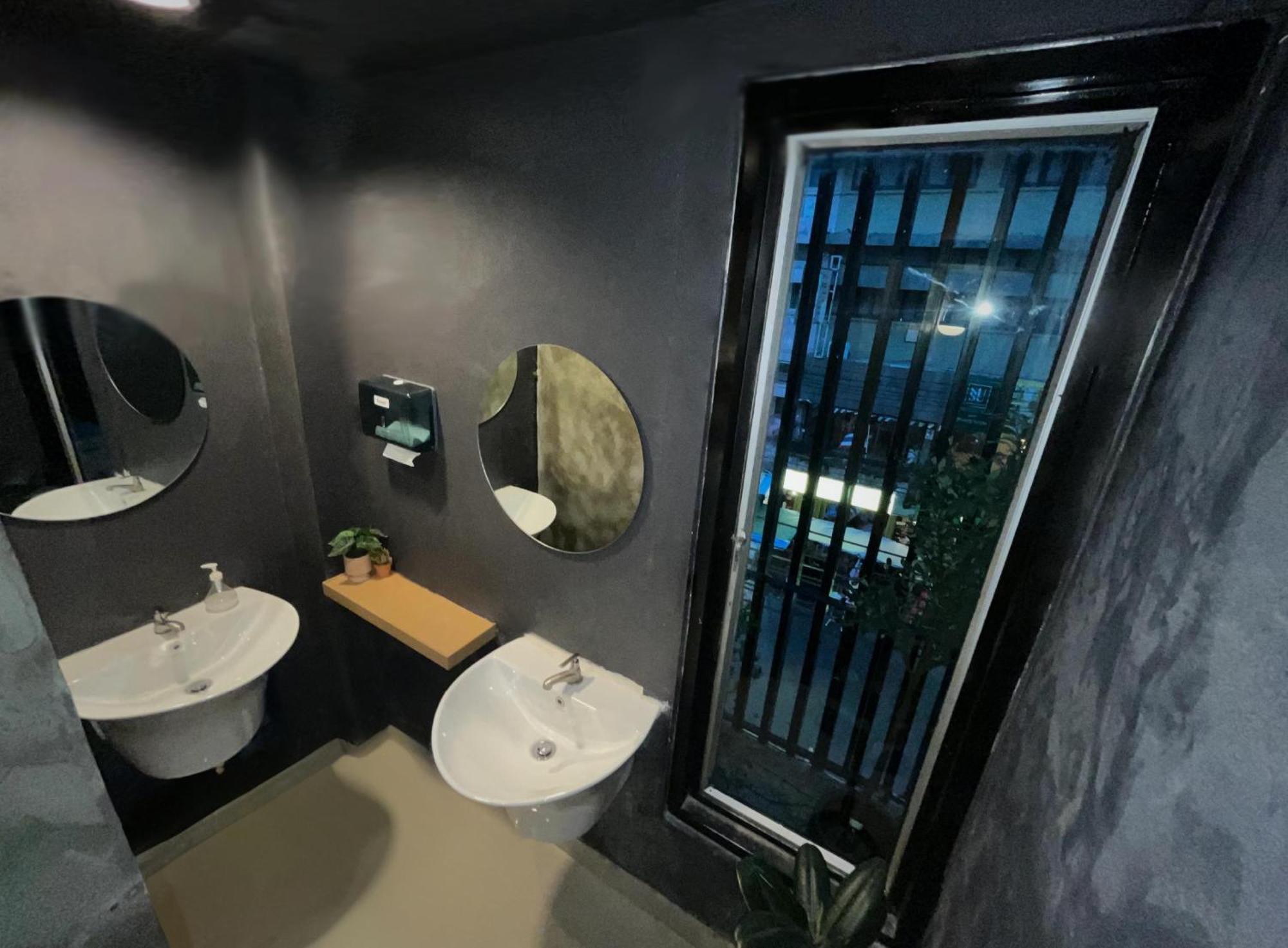 Bud Brew Beyond Dispensary And Hotel Bangkok Exterior photo