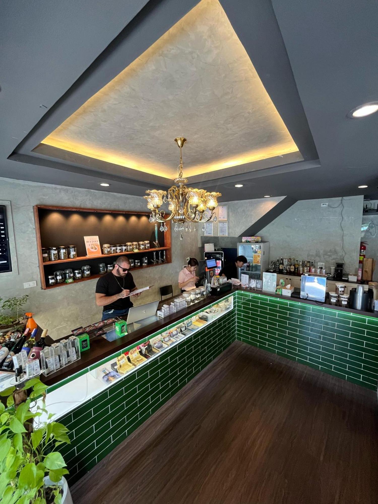 Bud Brew Beyond Dispensary And Hotel Bangkok Exterior photo
